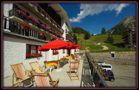 Hotel Des Alpes フォッポロ エクステリア 写真